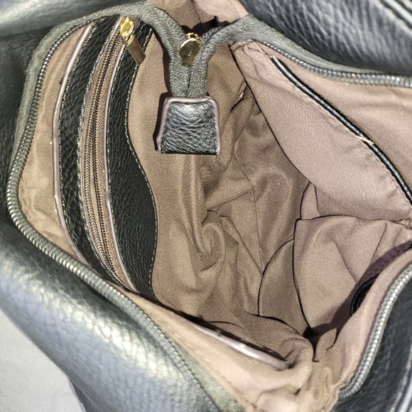 Micheal Kors Faux Leather purse - Picture 3 of 4